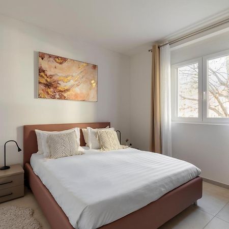 Regalia Suites - Free Parking Лугано Екстериор снимка