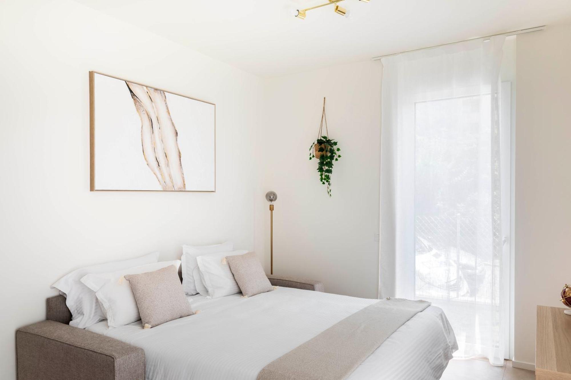 Regalia Suites - Free Parking Лугано Екстериор снимка