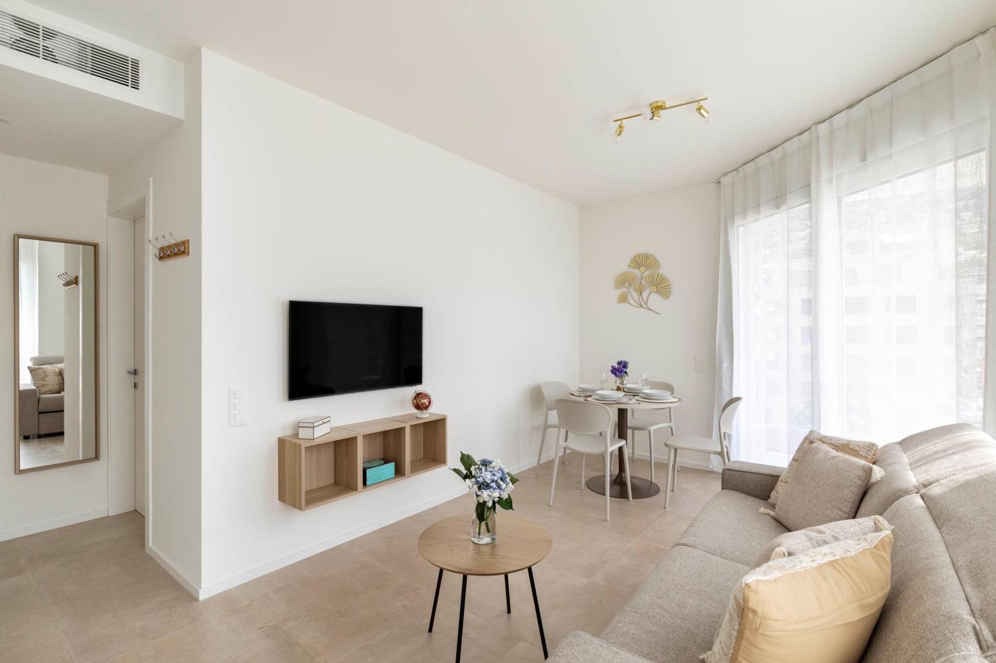 Regalia Suites - Free Parking Лугано Екстериор снимка