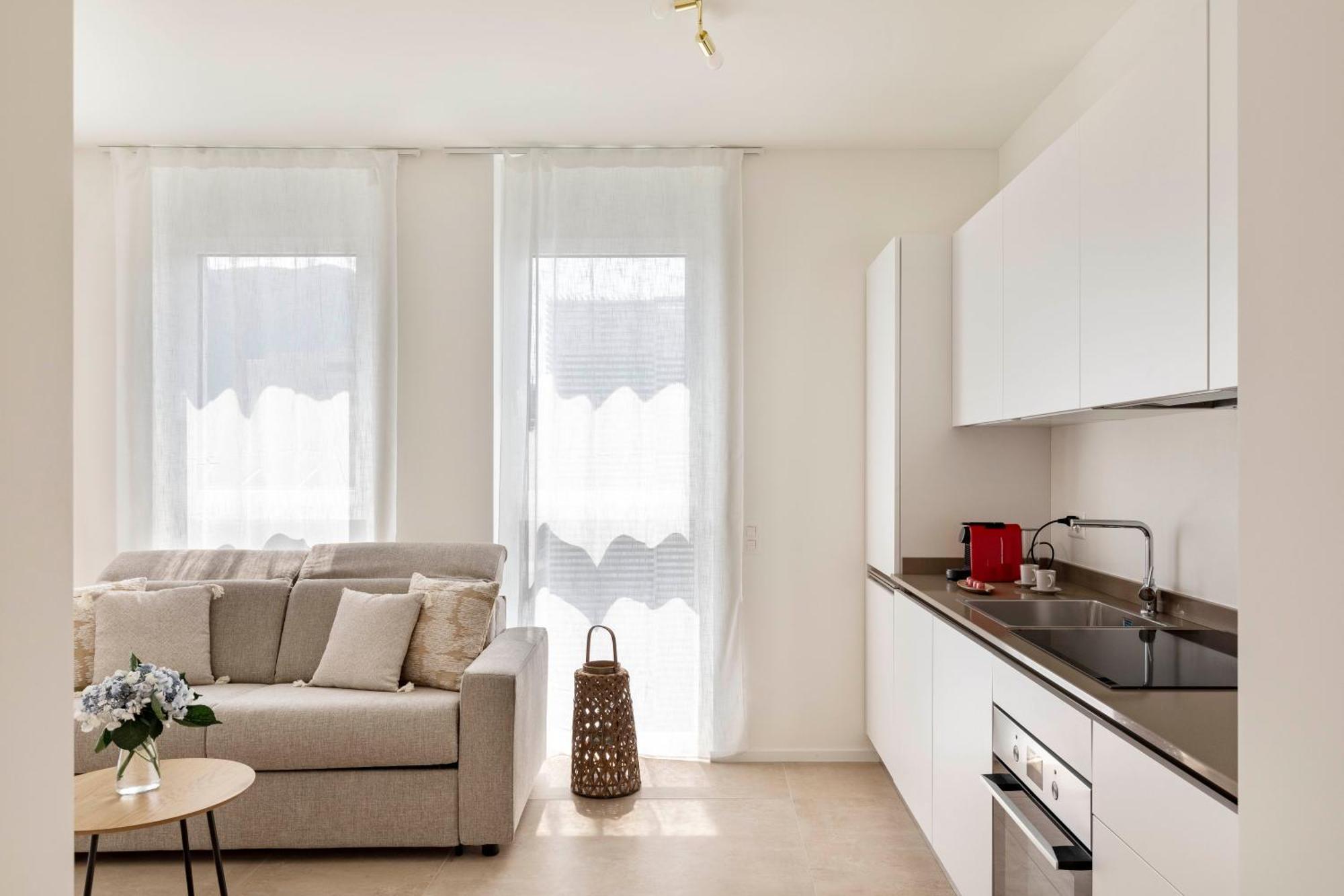 Regalia Suites - Free Parking Лугано Екстериор снимка